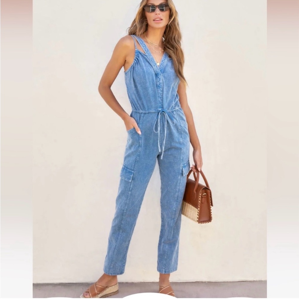 Never worn jumpsuit from Vici.